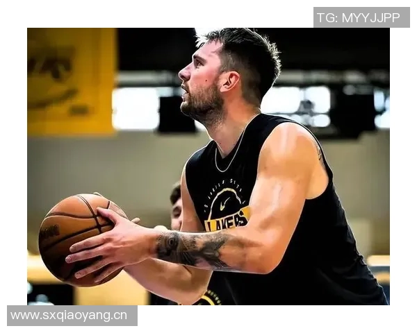 湖人官方宣布克莱伯因斜肌拉伤缺席揭幕战将于两周后复查