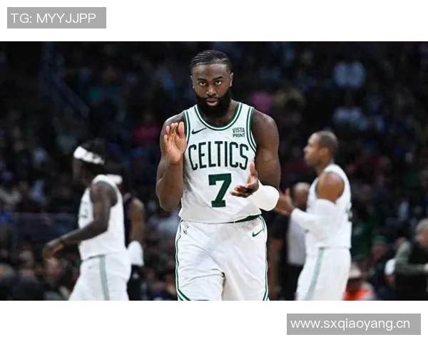 杰伦布朗强调季前赛首战防守重要性全力提升比赛节奏