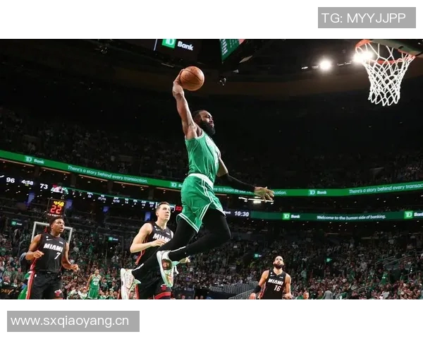 杰伦布朗全能表现31投12中砍下33分并贡献10篮板5助攻2抢断2盖帽 杰伦布朗全能表现31投12中砍下33分并贡献10篮板5助攻2抢断2盖帽