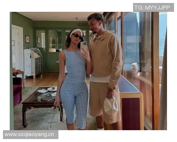 女神对决瓦尔加黑丝魅力无限胡梅尔斯女友展现完美曲线 女神对决瓦尔加黑丝魅力无限胡梅尔斯女友展现完美曲线