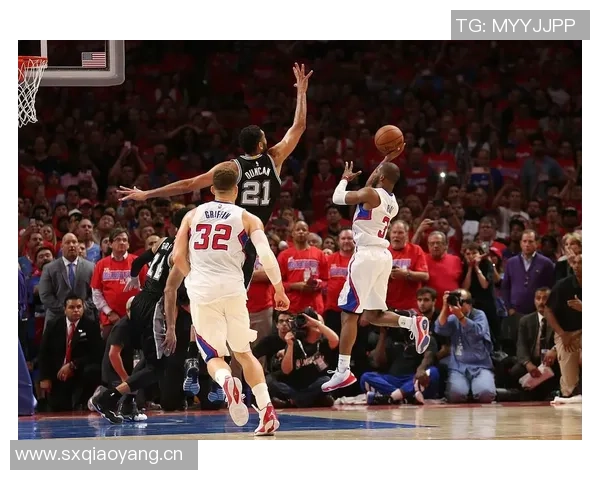 铁林评论保罗临场改战术被遣返事件背后的真实原因与球员战术调整的普遍性 铁林评论保罗临场改战术被遣返事件背后的真实原因与球员战术调整的普遍性