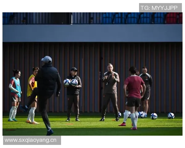 中国国家女子足球队抵达伦敦全力备战与英格兰女足的国际友谊赛 中国国家女子足球队抵达伦敦全力备战与英格兰女足的国际友谊赛