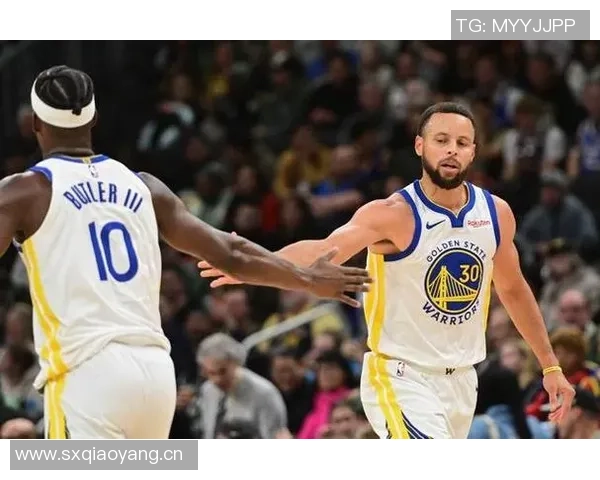 库里赞巴特勒冷静与视野出众让对手防守难上加难 库里赞巴特勒冷静与视野出众让对手防守难上加难