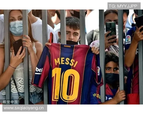 梅西社媒分享诺坎普打卡热潮球迷争相拍照留念
