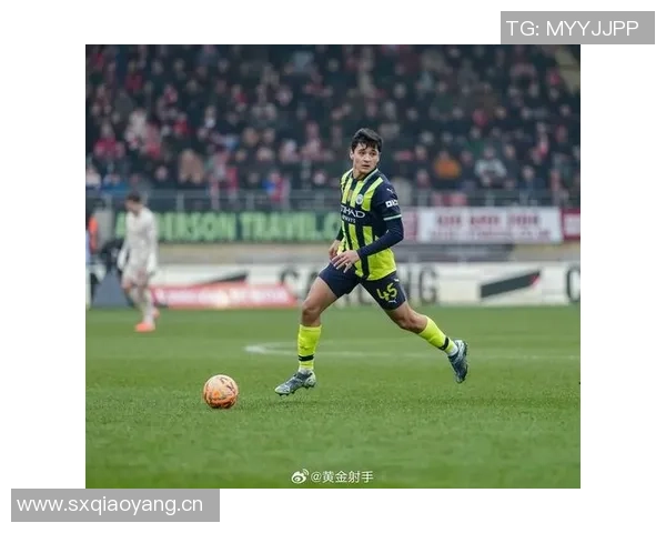 曼城冬窗或引援右后卫视胡桑诺夫表现而定